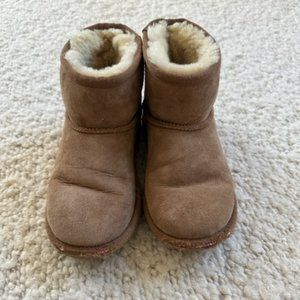 UGG Size 1 Chestnut